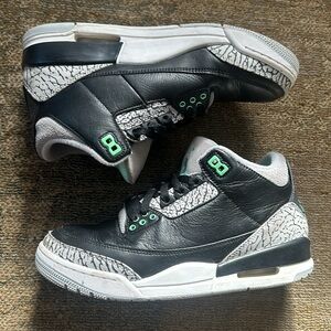 Used Jordan Retro 3 - Green Glow | M: 7.5 | W: 9